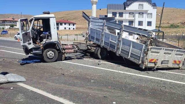 Elazığ’da kamyonlar çarpıştı: 1 yaralı