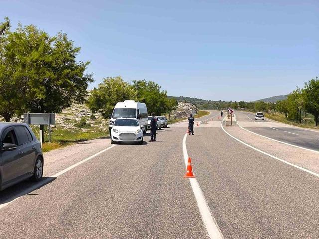 Gaziantep&rsquo;te şok yol kontrol uygulaması: 74 aranan şahıs yakalandı 3