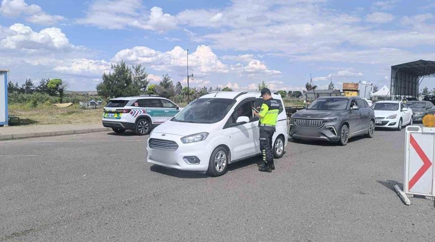 Gaziantep&rsquo;te şok yol kontrol uygulaması: 74 aranan şahıs yakalandı