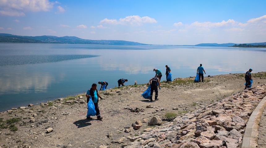Sapanca G&ouml;l&uuml;'nde 200 personelle temizlik &ccedil;alışması yapıldı