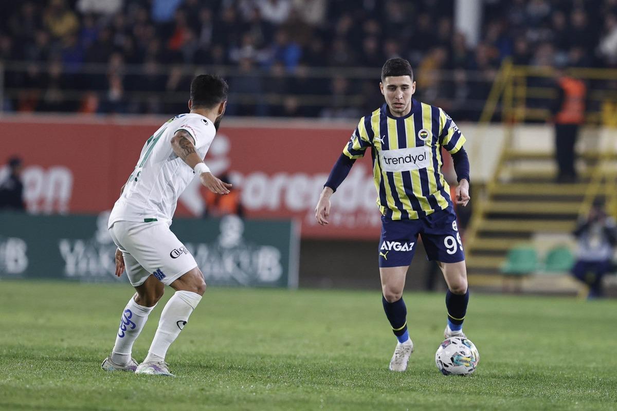 Fenerbah&ccedil;e den ayrılan Emre Mor un yeni takımı belli oldu! 1