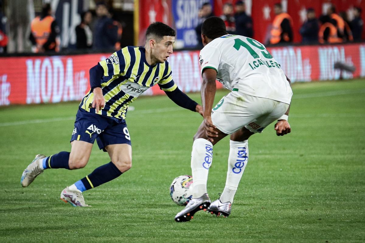 Fenerbah&ccedil;e den ayrılan Emre Mor un yeni takımı belli oldu! 2