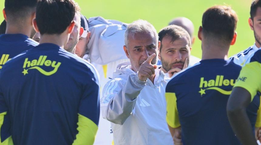 Fenerbah&ccedil;e'de ilk ayrılık! Alacaklarını bile bırakıp gidiyor