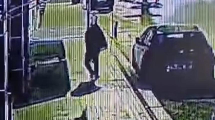 &Ccedil;&ouml;p poşetiyle gizlenmeye &ccedil;alışıp &ccedil;ay ocağını ateşe verdi 