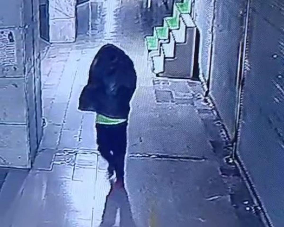 &Ccedil;&ouml;p poşetiyle gizlenmeye &ccedil;alışıp &ccedil;ay ocağını ateşe verdi  4