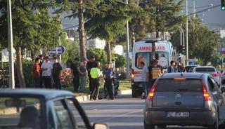 Kaza sonrası b&uuml;y&uuml;k panik! Vatandaşlar m&uuml;dahale etti