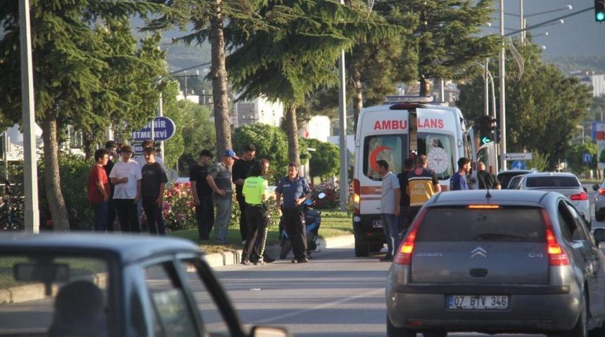 Kaza sonrasında dili boğazına ka&ccedil;an &ccedil;ocuğu vatandaş kurtardı