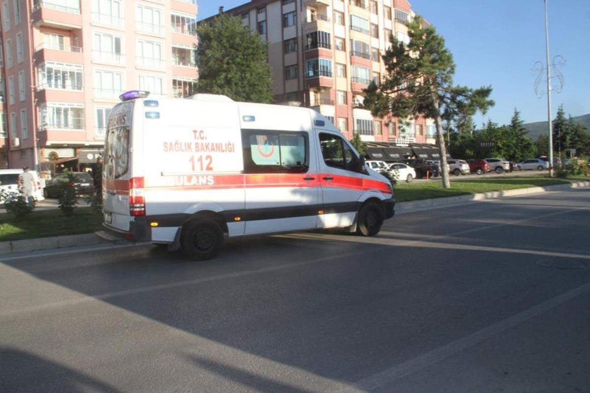 Kaza sonrasında dili boğazına ka&ccedil;an &ccedil;ocuğu vatandaş kurtardı 2
