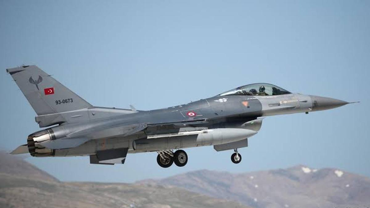 Polonya dan İsrail e giden yolcu u&ccedil;ağı  u&ccedil;ak ka&ccedil;ırılma  alarmı verdi! T&uuml;rk F-16 ları refakat etti 3