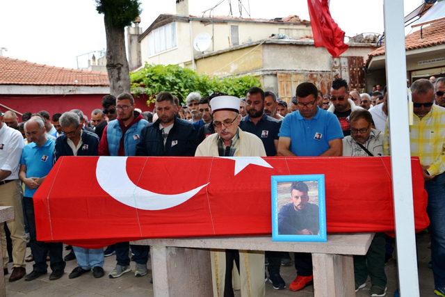 Ayvalık'ta batan teknenin sahibi son yolculuğuna uğurlandı