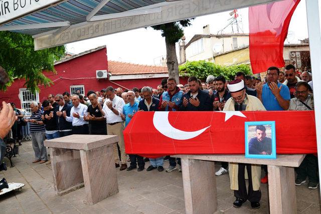 Ayvalık'ta batan teknenin sahibi son yolculuğuna uğurlandı