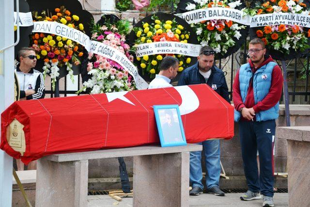 Ayvalık'ta batan teknenin sahibi son yolculuğuna uğurlandı