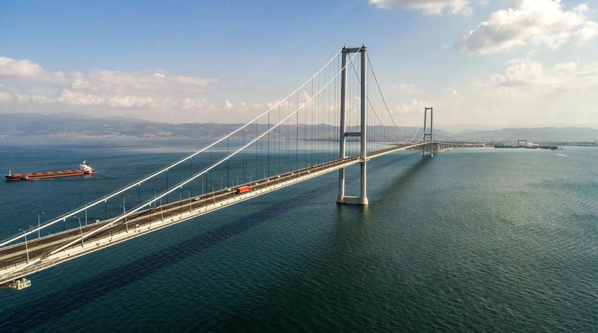 Otoyol ve k&ouml;pr&uuml; &uuml;cretlerine zam: İşte  Osmangazi K&ouml;pr&uuml;s&uuml; ve 1915 &Ccedil;anakkale K&ouml;pr&uuml;s&uuml; ge&ccedil;iş &uuml;cretleri