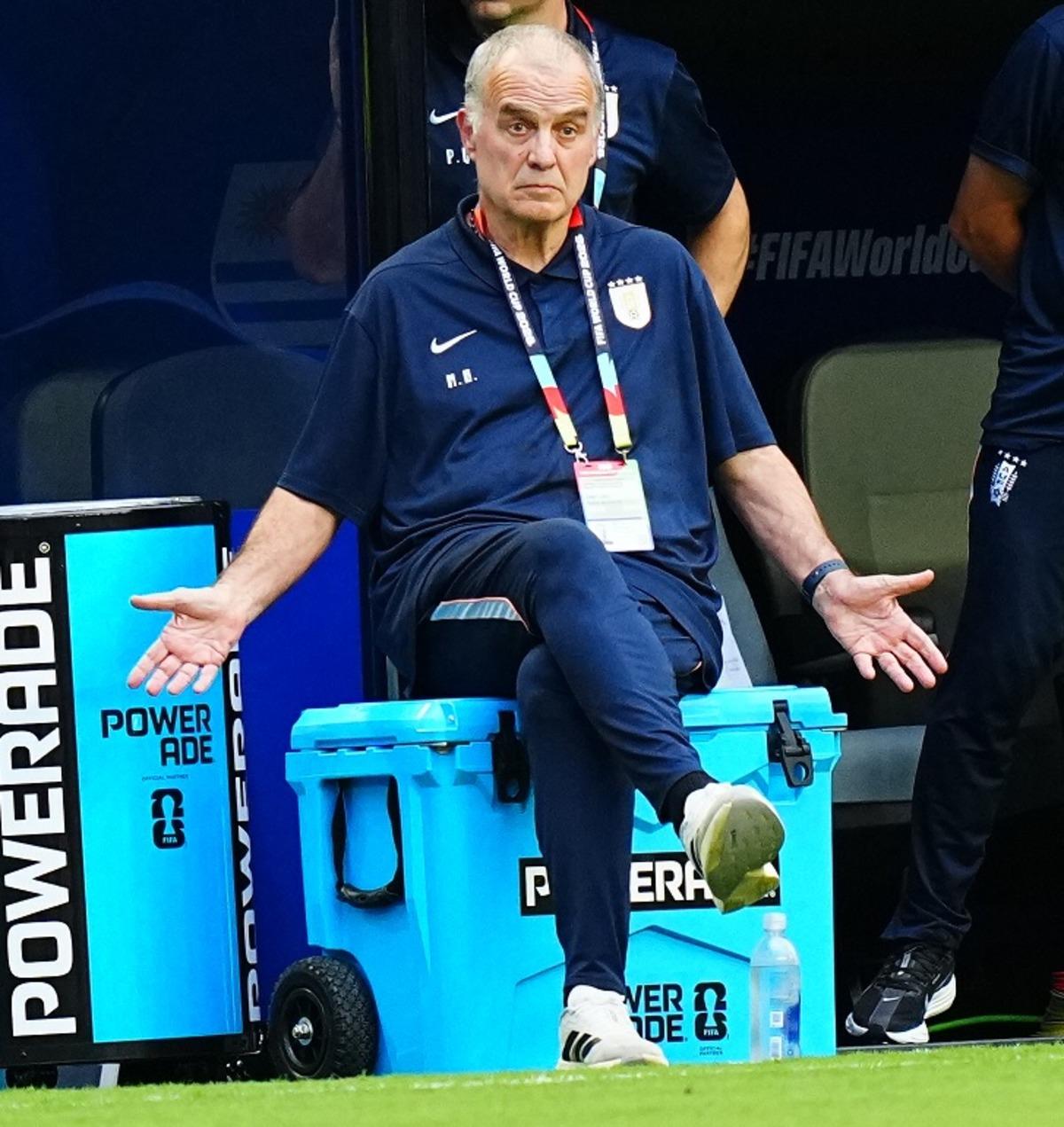 Marcelo Bielsa d&ouml;nemi sona erdi! Uruguay da istifa kararı 1