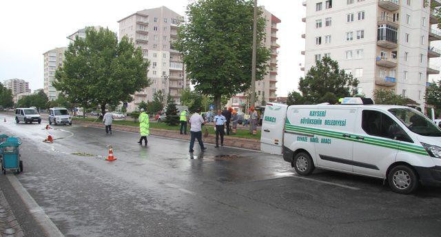 Otomobilin çarptığı anne öldü, oğlu yaralı; sürücü kaçtı