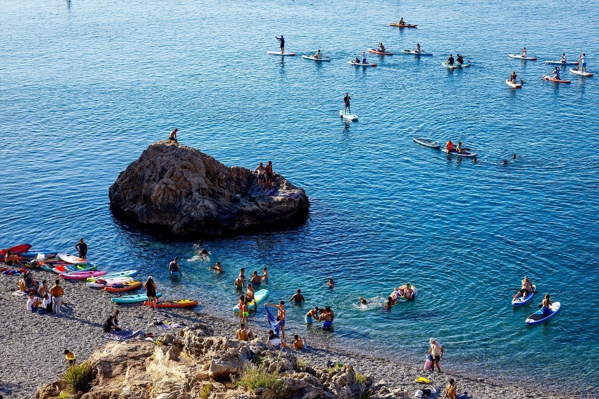 Sabah 05.00 te y&uuml;zlerce insan bunun i&ccedil;in toplanıyor! Antalya da ilgin&ccedil; g&ouml;r&uuml;nt&uuml; 2