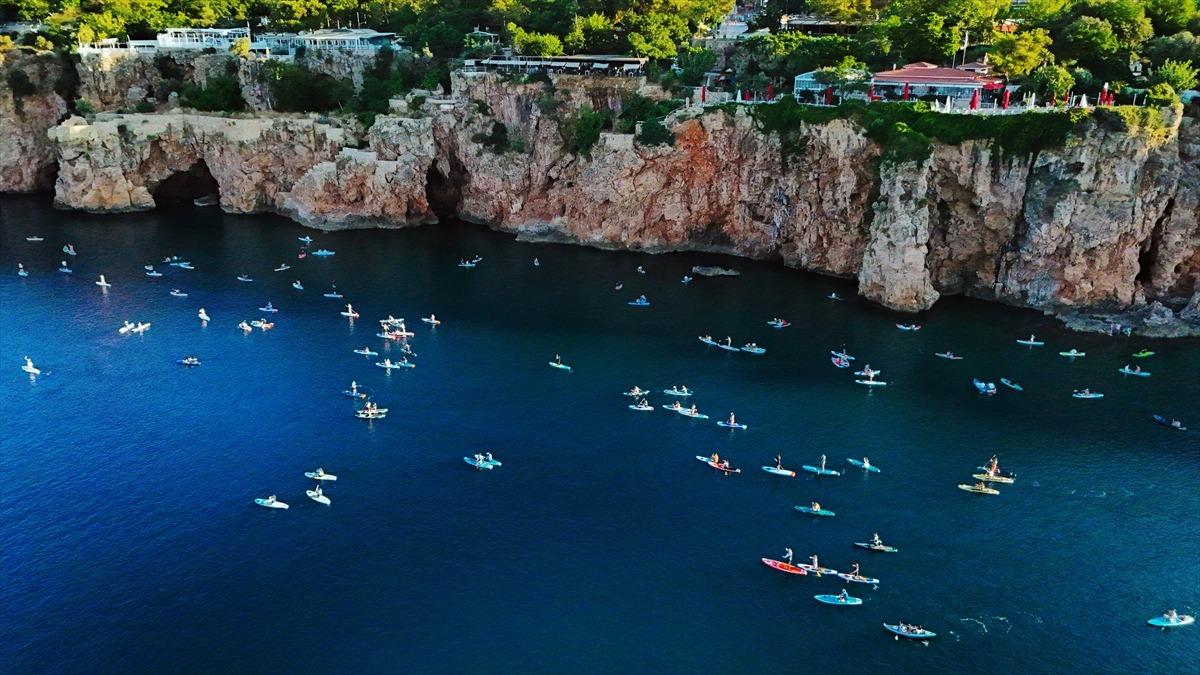Sabah 05.00 te y&uuml;zlerce insan bunun i&ccedil;in toplanıyor! Antalya da ilgin&ccedil; g&ouml;r&uuml;nt&uuml; 4