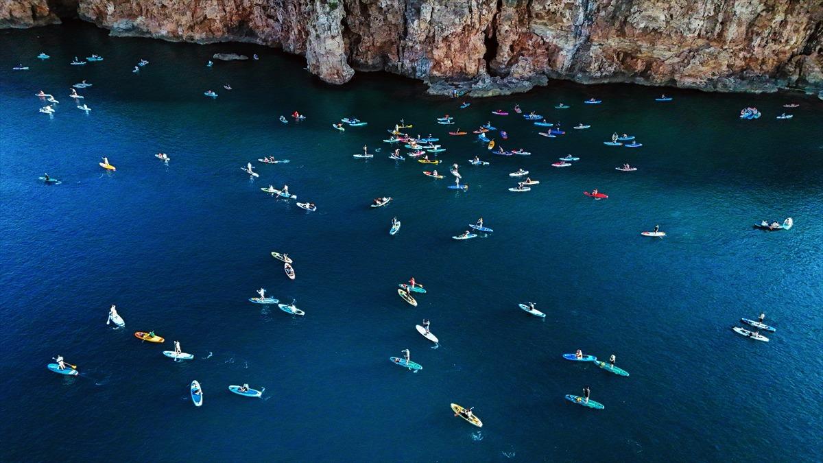 Sabah 05.00 te y&uuml;zlerce insan bunun i&ccedil;in toplanıyor! Antalya da ilgin&ccedil; g&ouml;r&uuml;nt&uuml; 6