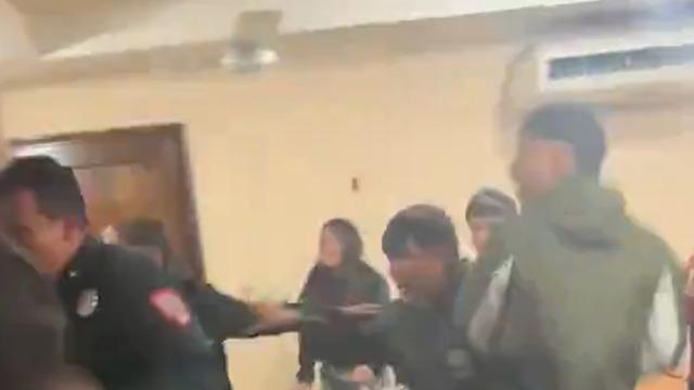 Dünya Kupası zaferini polisler ve mahkumlar birlikte kutladı!