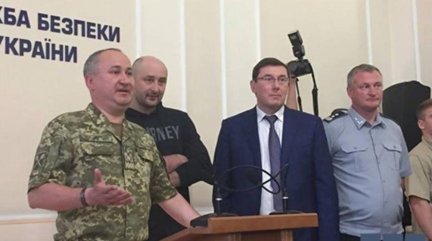 Ukrayna'da &ouml;ld&uuml;ğ&uuml; a&ccedil;ıklanan Rus gazetecinin hayatta olduğu ortaya &ccedil;ıktı: "Olay mizansen"&nbsp;