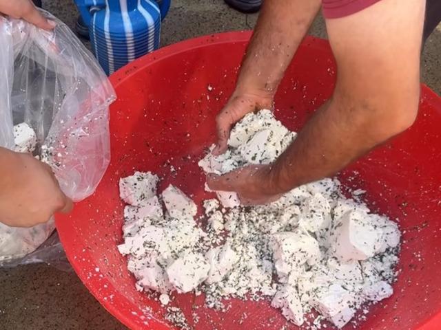Yılda birka&ccedil; ay bulunuyor, almak i&ccedil;in sıraya giriyorlar: 100 kilo alan var