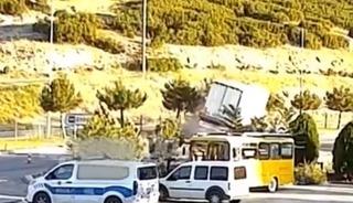Isparta&rsquo;da kontrolden &ccedil;ıkan tır devrildi