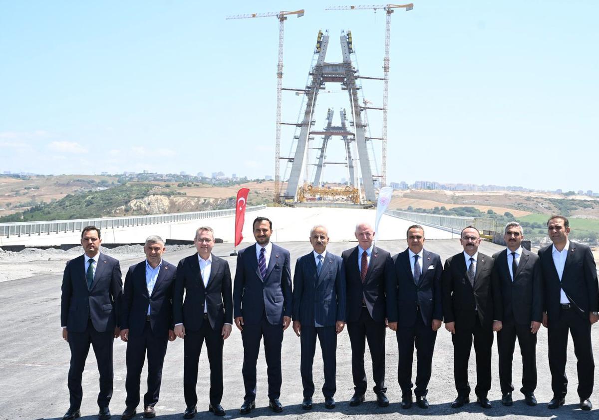 Bakan Uraloğlu, "Başakşehir-Nakkaş Otoyolu"nda incelemelerde bulundu 2