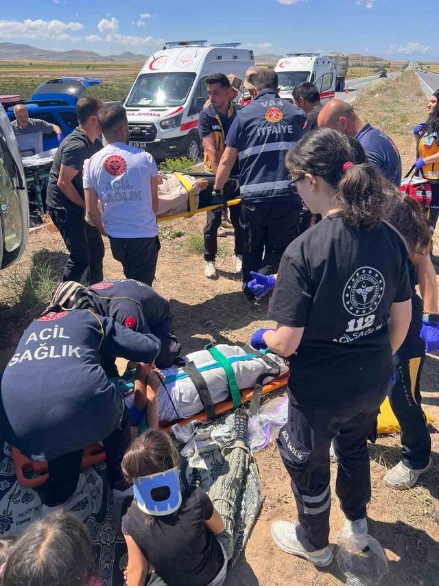 Van’da araçlar çarpıştı: 8 yaralı 3