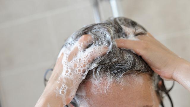 Güçlü ve parlak saçın sırrı belli oldu: İtalyan usulü saç yıkama