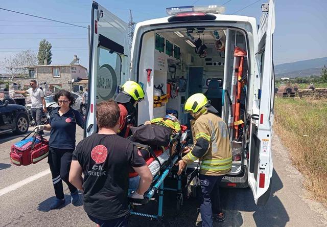 Erdek&rsquo;te zincirleme kaza: 1 &ouml;l&uuml;, 2 yaralı 2