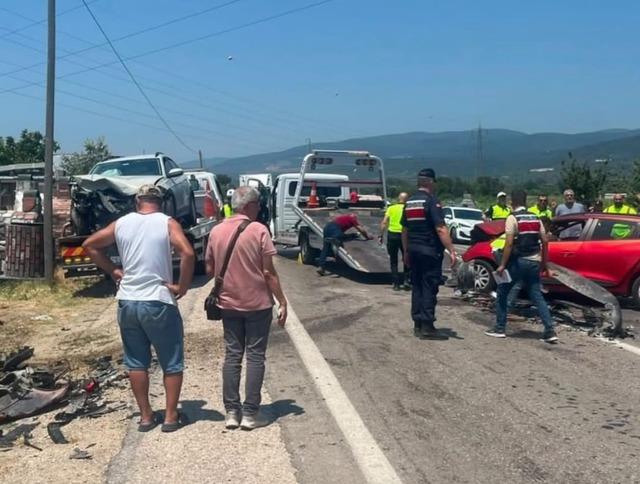 Erdek&rsquo;te zincirleme kaza: 1 &ouml;l&uuml;, 2 yaralı 1