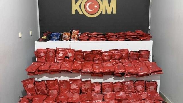 Niğde’de kaçak tütün operasyonu: 272 paket ele geçirildi