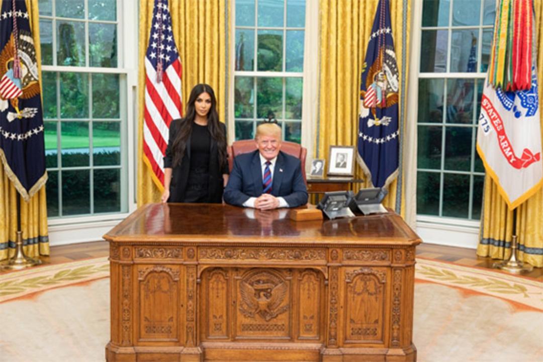 Kim Kardashian ve Trump 'af' i&ccedil;in buluştu, sosyal medya yıkıldı! 