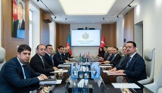 Adalet Bakanı G&uuml;rlek, Azerbaycanlı mevkidaşı ile bir araya geldi