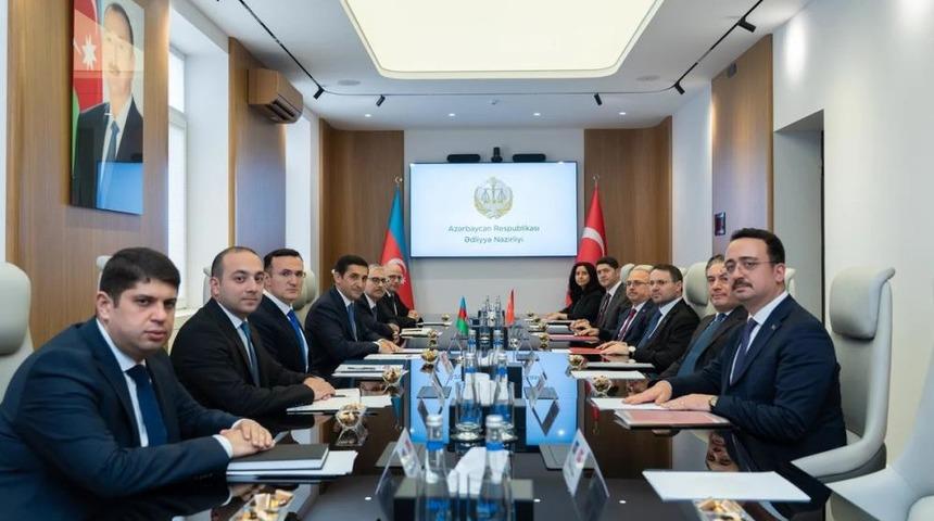 Adalet Bakanı G&uuml;rlek, Azerbaycanlı mevkidaşı Ahmadov ile bir araya geldi