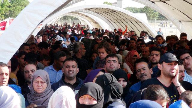 Bayram için ülkelerine giden Suriyeli sayısı 20 bini aştı
