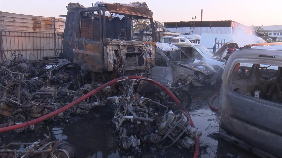 Yediemin otoparkında yangın: Çok sayıda motosiklet ve araç yandı 3