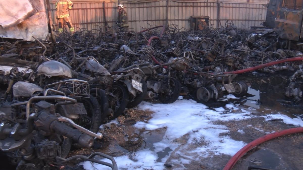 Yediemin otoparkında yangın: Çok sayıda motosiklet ve araç yandı 2