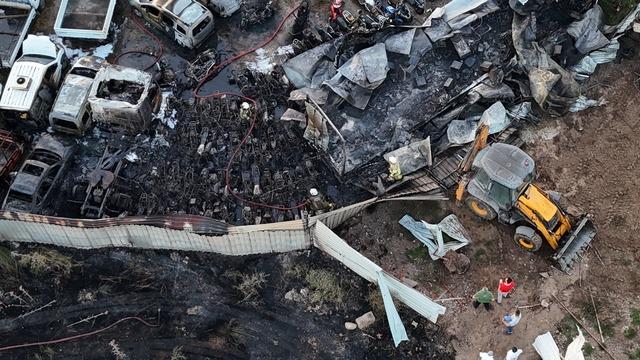 Yediemin otoparkında yangın: Çok sayıda motosiklet ve araç yandı