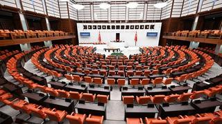 Binlerce kişinin g&ouml;z&uuml; kulağı bu gelişmede! &Ouml;ğrenci affı teklifi Meclis&rsquo;e sunuluyor