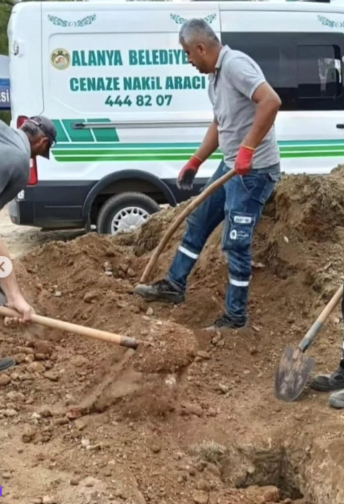 Kamuran İnselel in cenazesine kimse gelmedi! Sessiz sedasız defnedildi 1