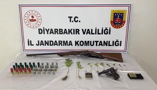 Diyarbakır'da uyuşturucu operasyonu! CHP &Ccedil;&uuml;ng&uuml;ş İl&ccedil;e Başkanı ve oğlu g&ouml;zaltına alındı