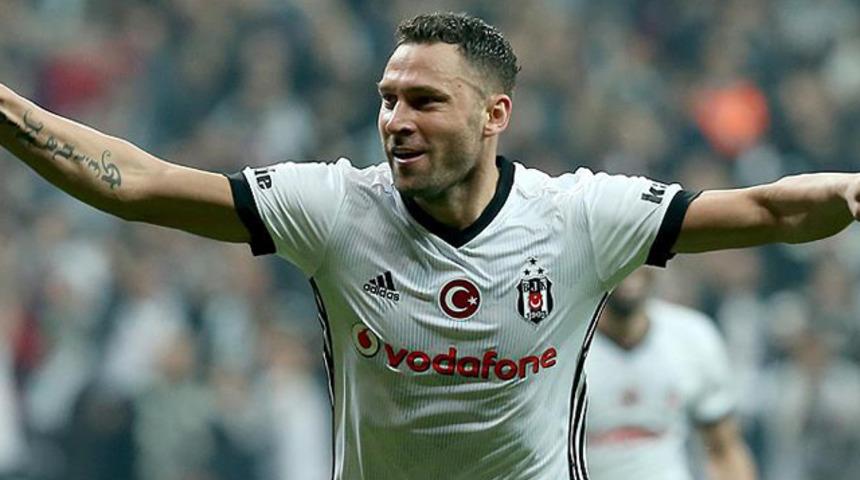 Beşiktaş Tosic'i KAP'a bildirdi
