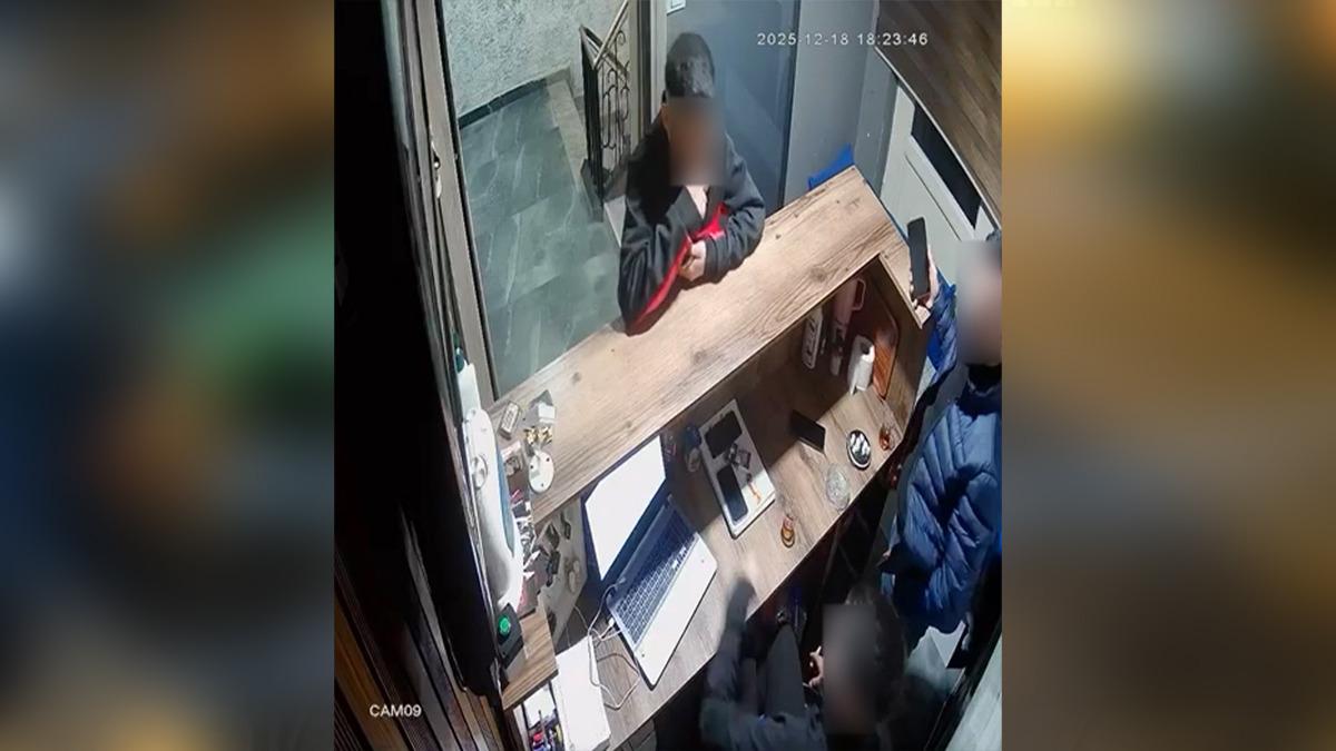 2,5 ay sürdü: Yaşlı çifti polisiz diyerek 100 milyon lira dolandırdılar! Tatlı bile ikram etmişler... 4
