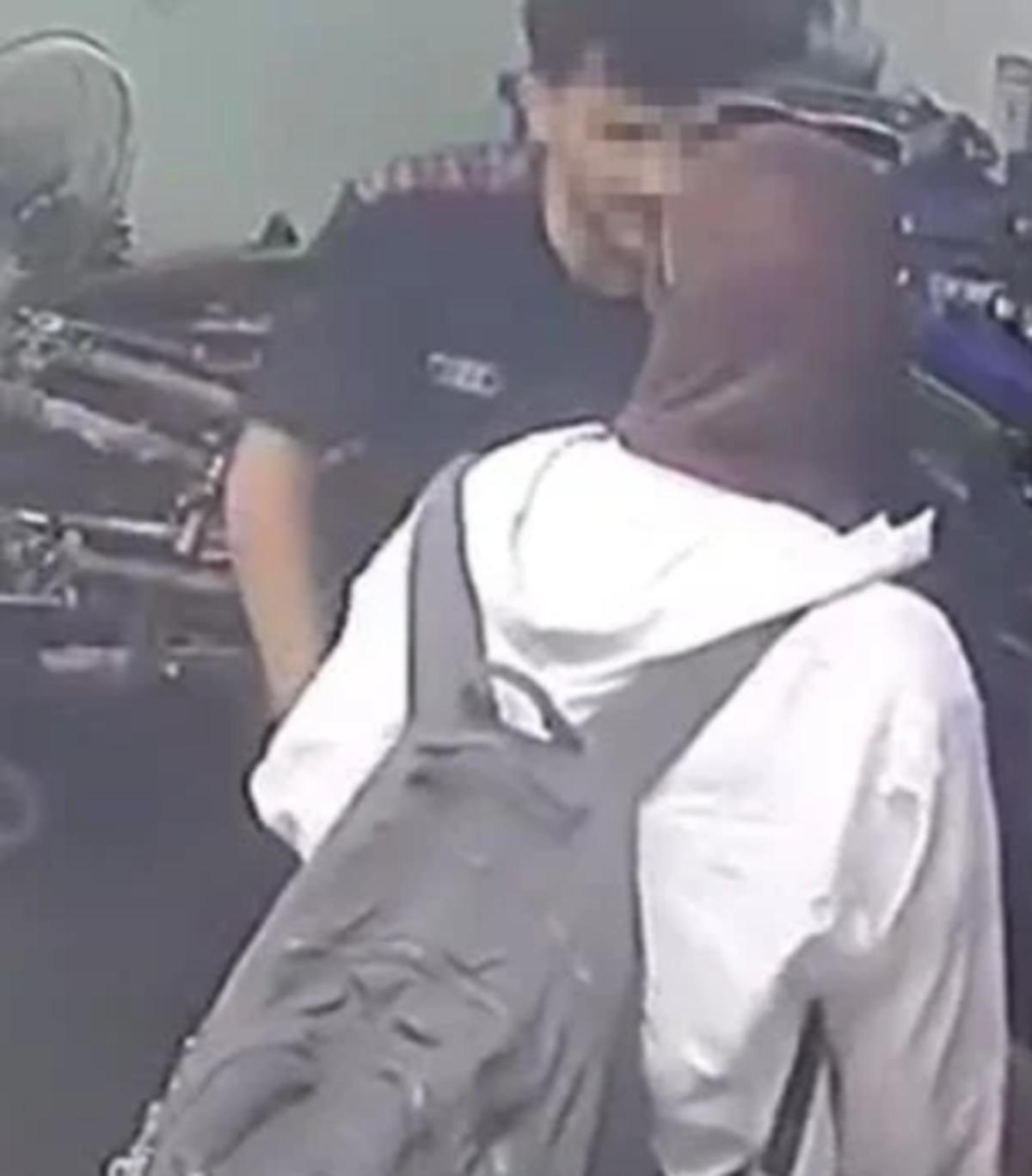 Öpeyim mi? diyerek yaklaştı! Başka erkeklere de aynı yöntemi uygulamış 2