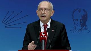 CHP'de dikkat çeken değişim: O yazı kaldırıldı! Kılıçdaroğlu konuşurken ortaya çıktı