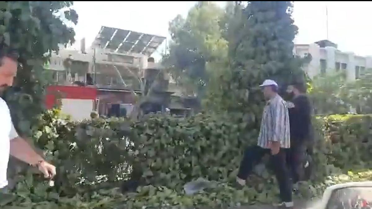 Şam daki bir kafede şiddetli patlama! Olay yerinden kan donduran g&ouml;r&uuml;nt&uuml;ler: 4 &ouml;l&uuml;, 10 yaralı 6