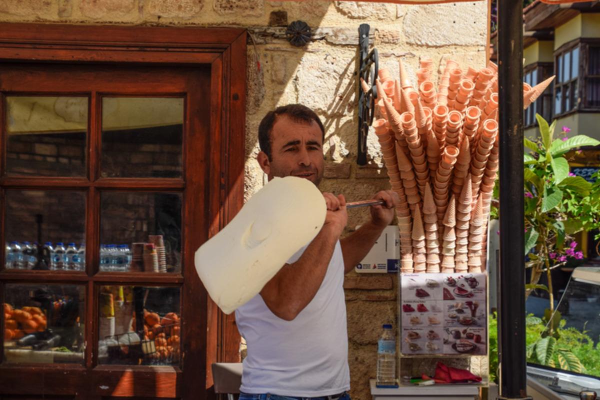 Dünya bu lezzetimizi konuşuyor! Maraş dondurmasının sırrı bakın neymiş 1
