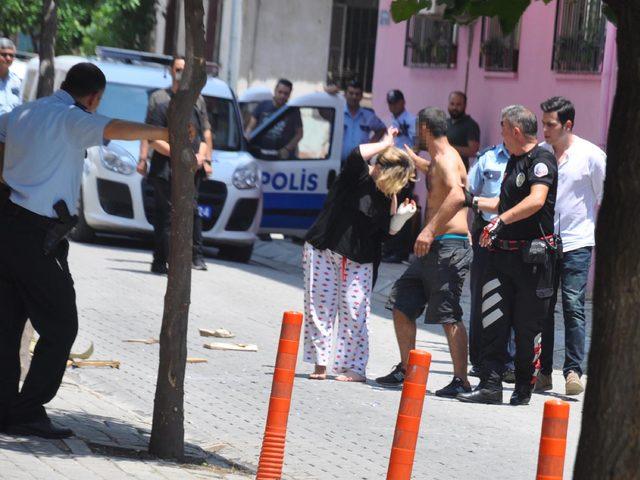 Bıçakla kendisini yaraladı, polis güçlükle ikna etti