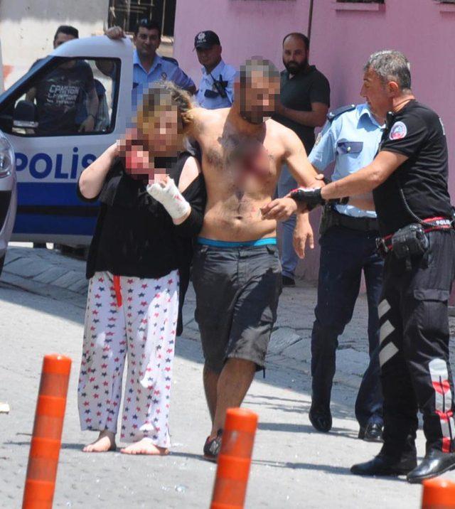 Bıçakla kendisini yaraladı, polis güçlükle ikna etti